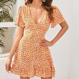 Deep V Floral Dress 🌼